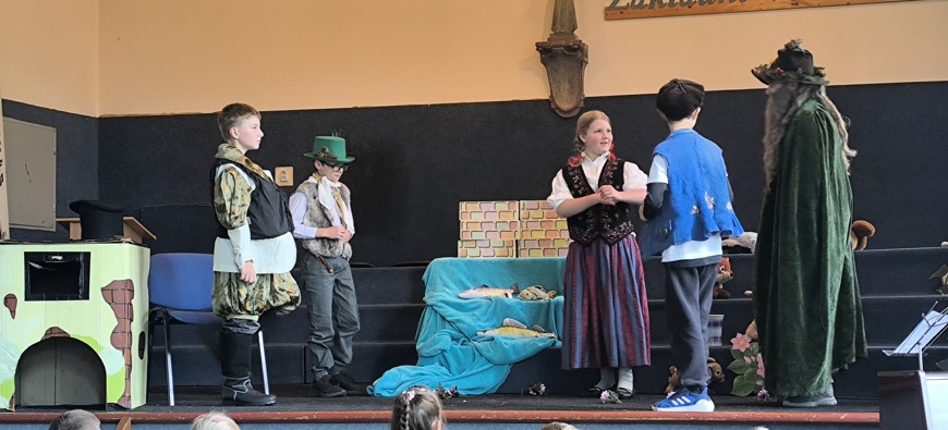 4.B na divadelních prknech